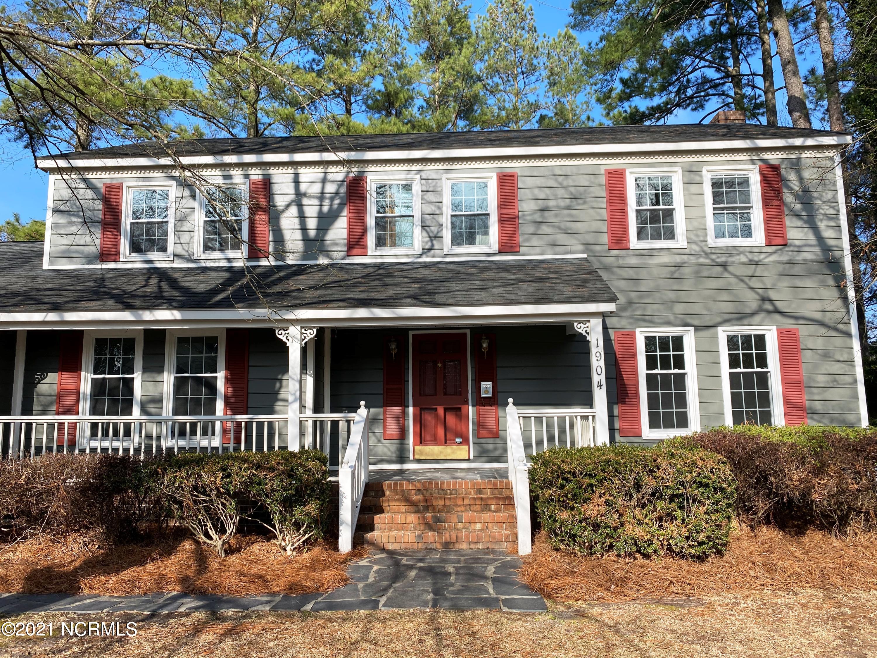 1904 Tryon Road New Bern, NC 28560 - Photo 2 of 53 Great Curb Appeal