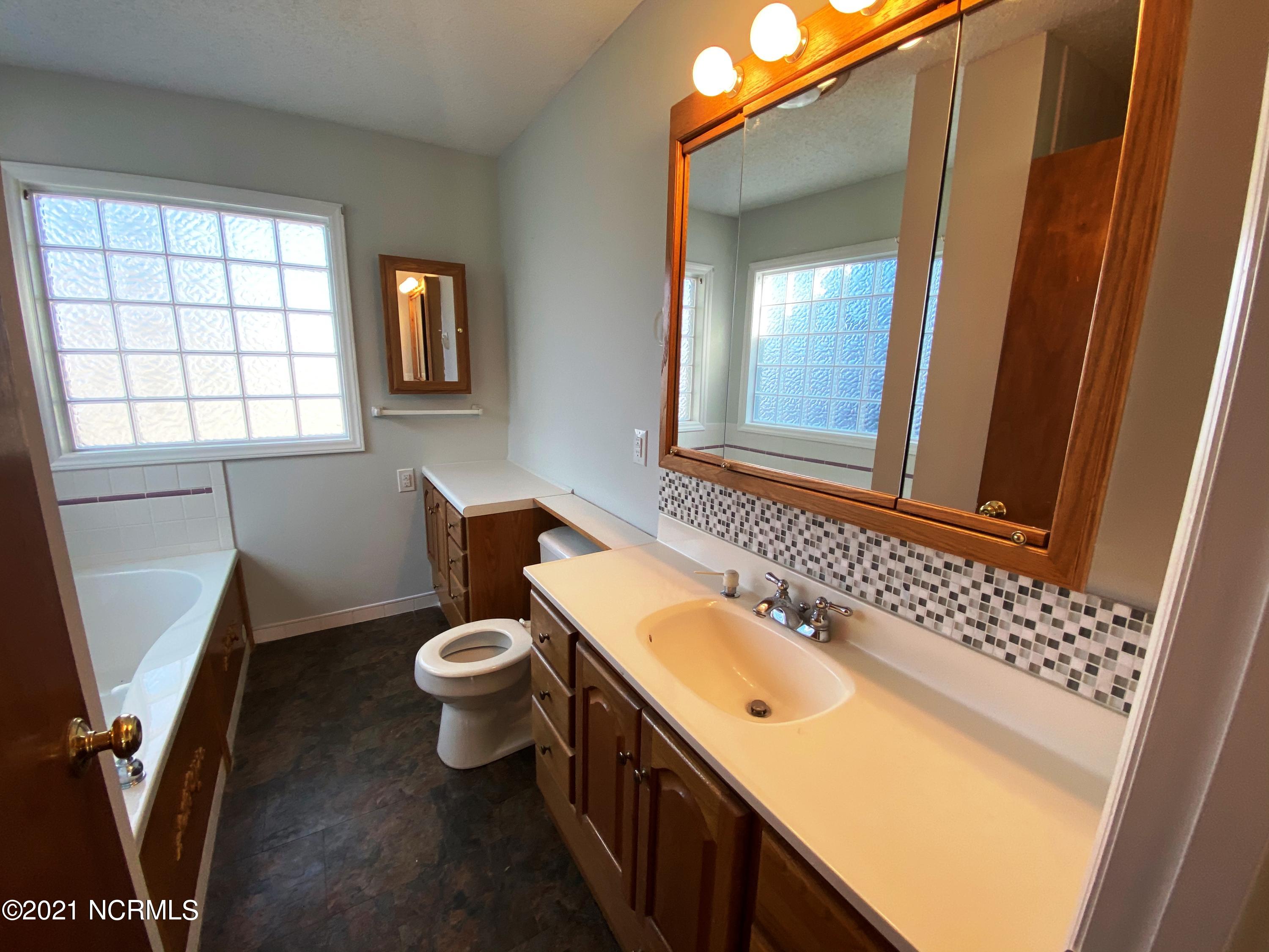 1904 Tryon Road New Bern, NC 28560 - Photo 21 of 53 Master Bath