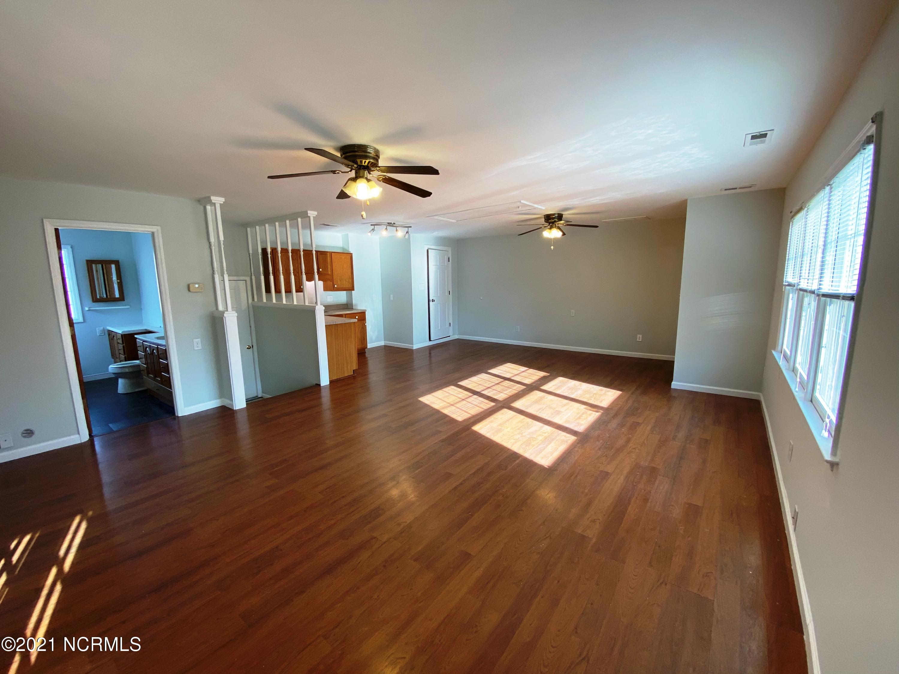 1904 Tryon Road New Bern, NC 28560 - Photo 24 of 53 HUge Ground Floor Master