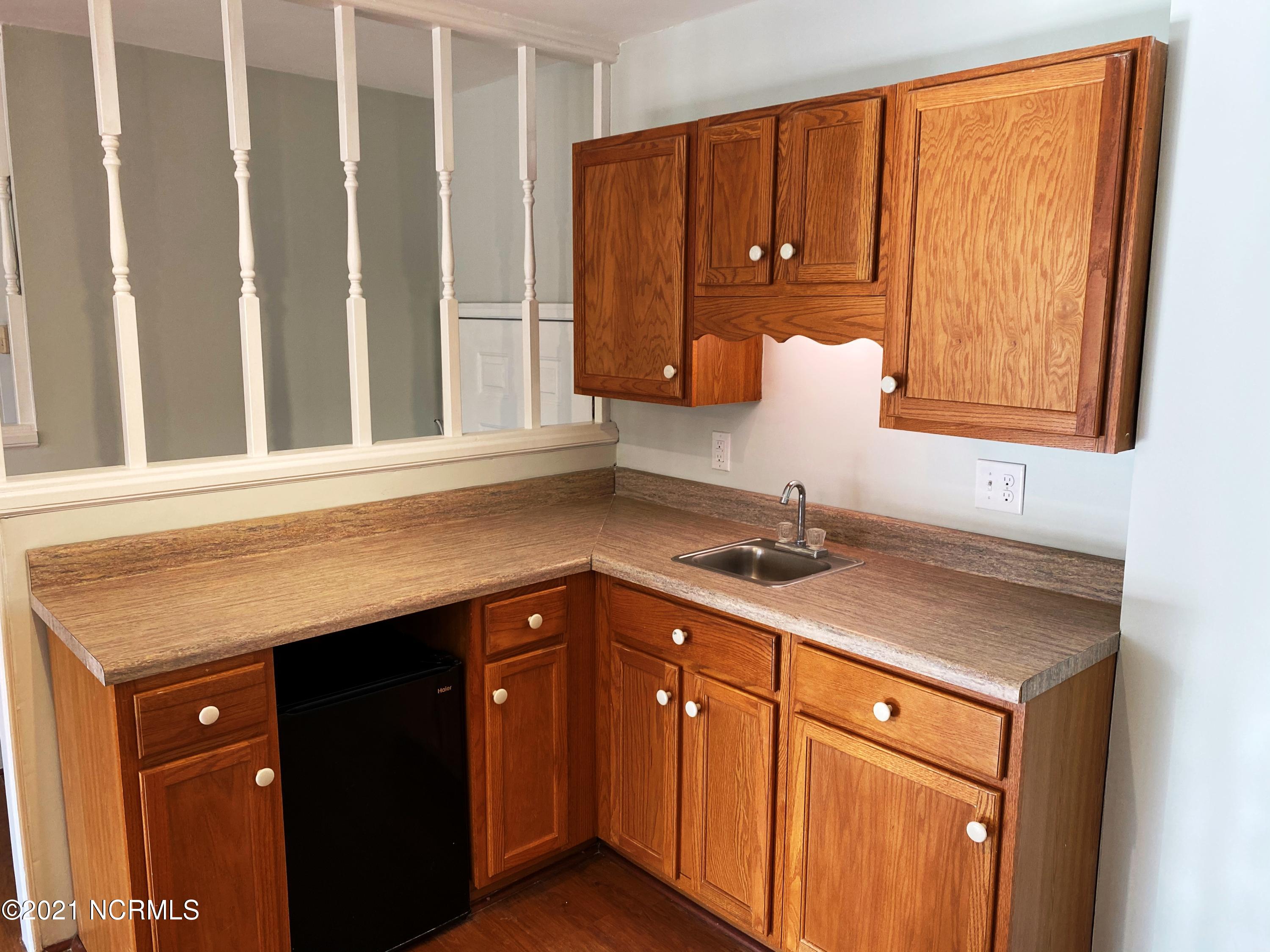 1904 Tryon Road New Bern, NC 28560 - Photo 25 of 53 Kitchenette