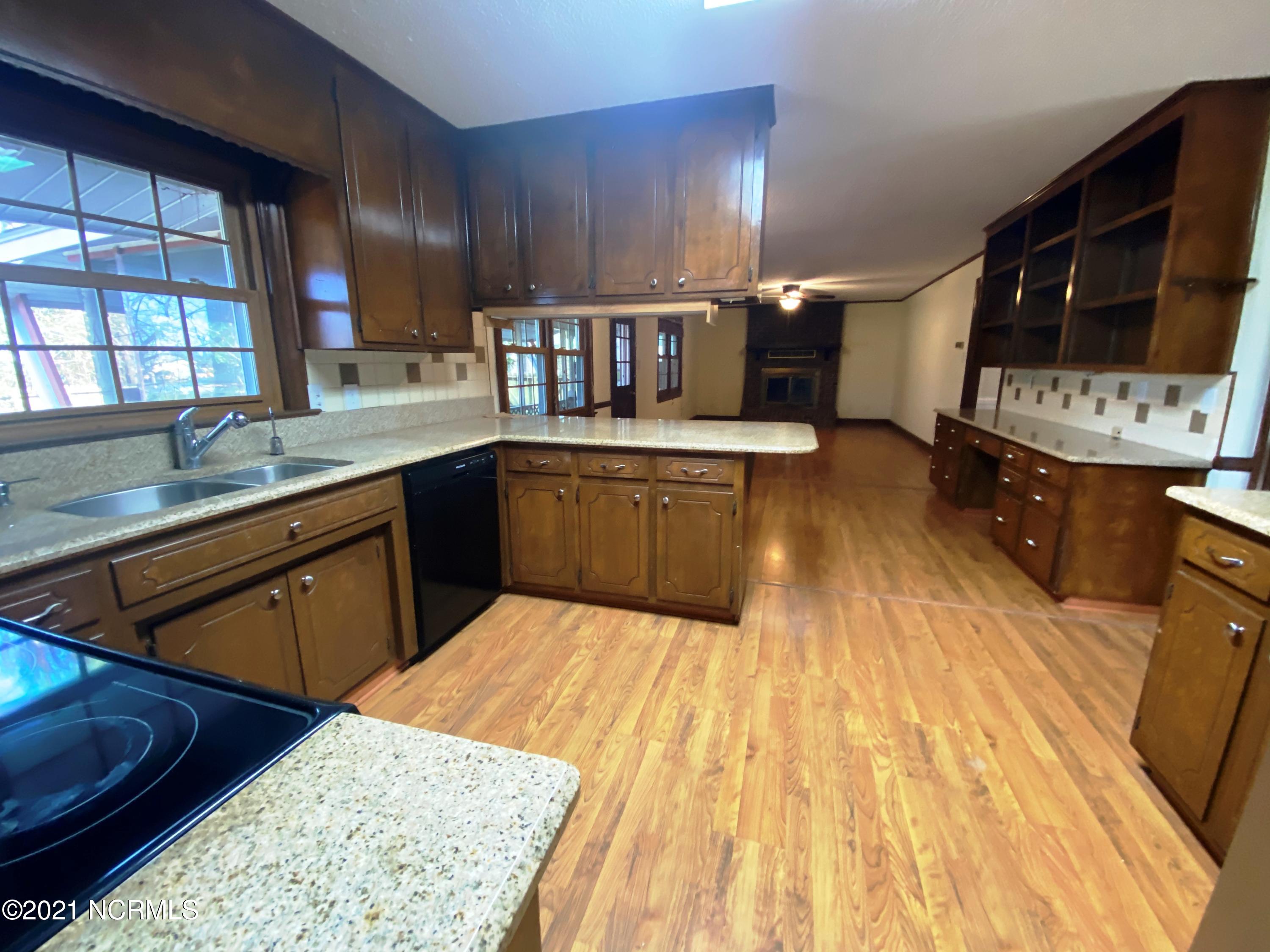 1904 Tryon Road New Bern, NC 28560 - Photo 3 of 53 Kitchen-Family