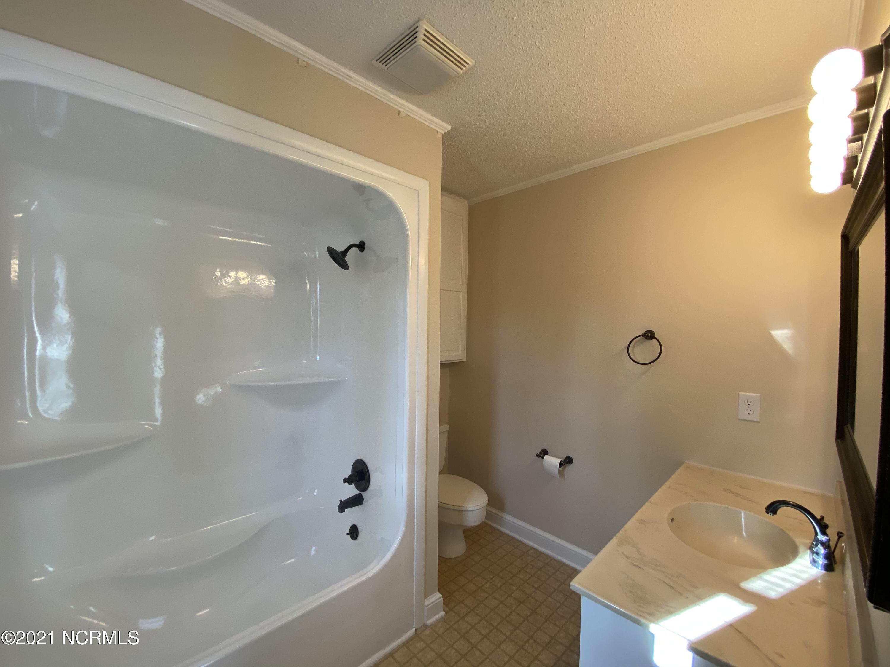 1904 Tryon Road New Bern, NC 28560 - Photo 36 of 53 2nd Master Bath