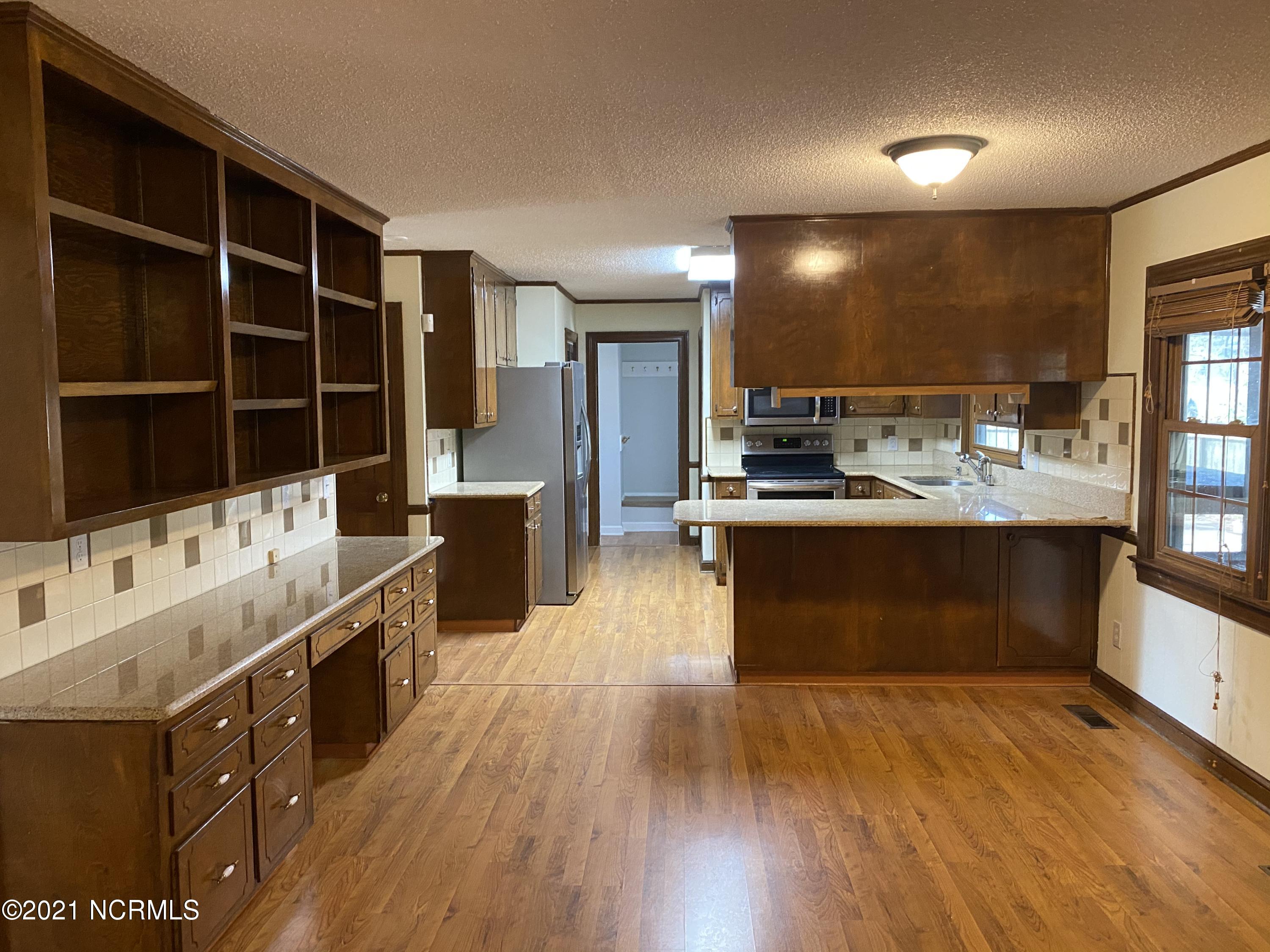 1904 Tryon Road New Bern, NC 28560 - Photo 4 of 53 Breakfast Area