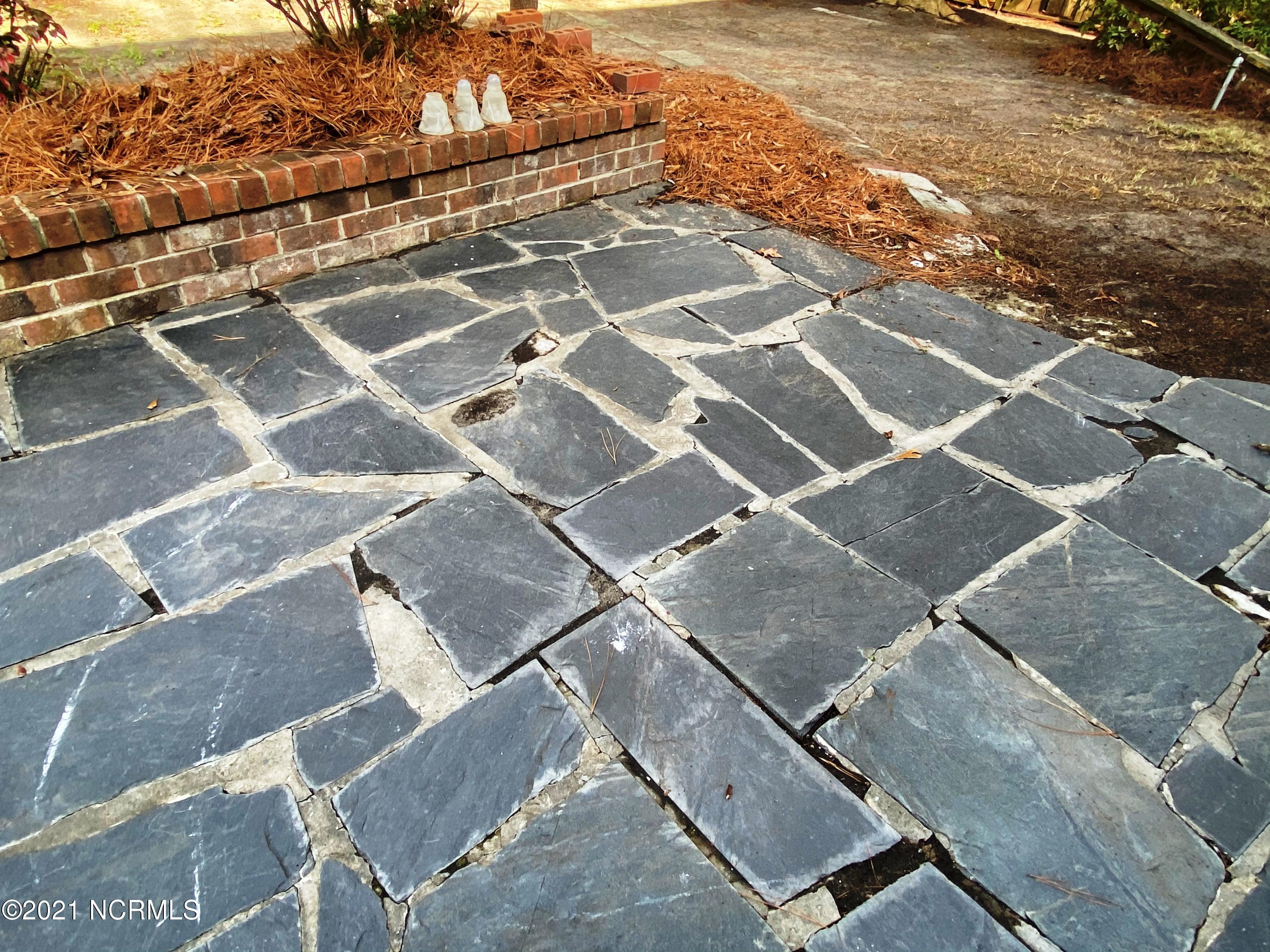 1904 Tryon Road New Bern, NC 28560 - Photo 45 of 53 Flagstone Patio