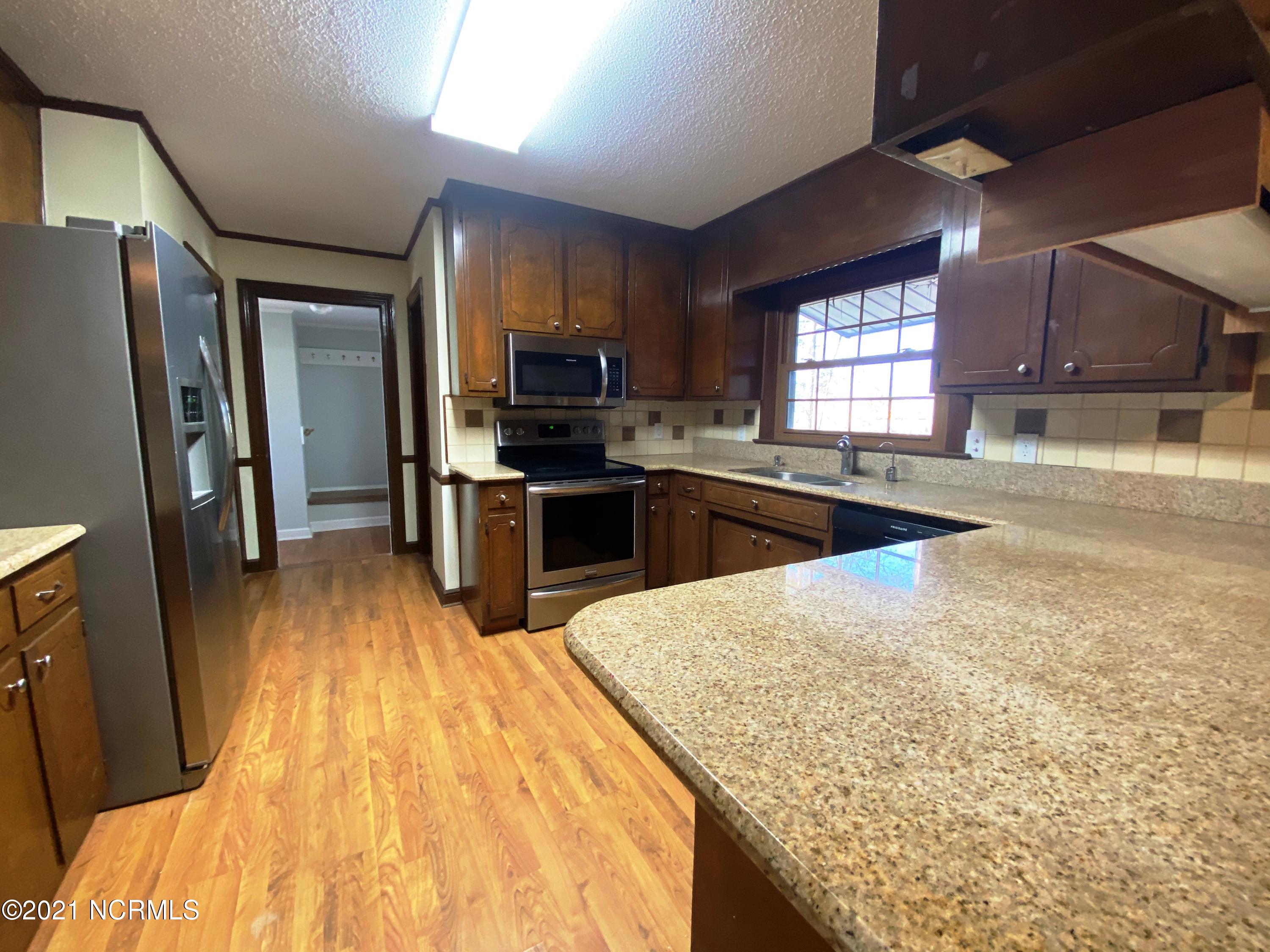 1904 Tryon Road New Bern, NC 28560 - Photo 6 of 53 kitchen