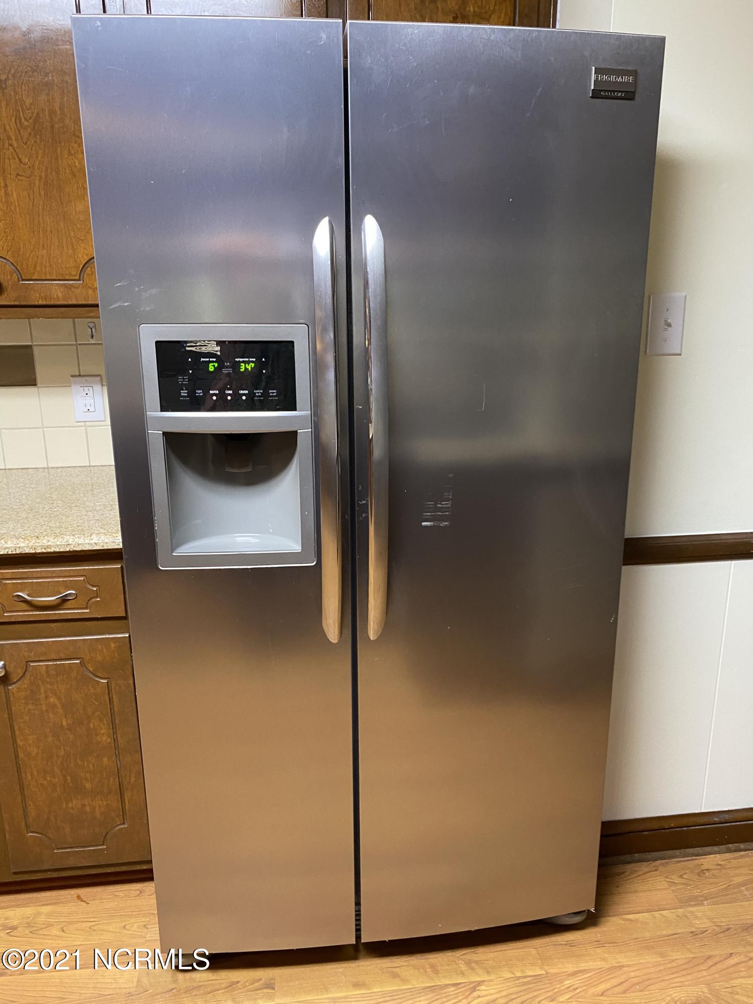 1904 Tryon Road New Bern, NC 28560 - Photo 8 of 53 Stainless Fridge
