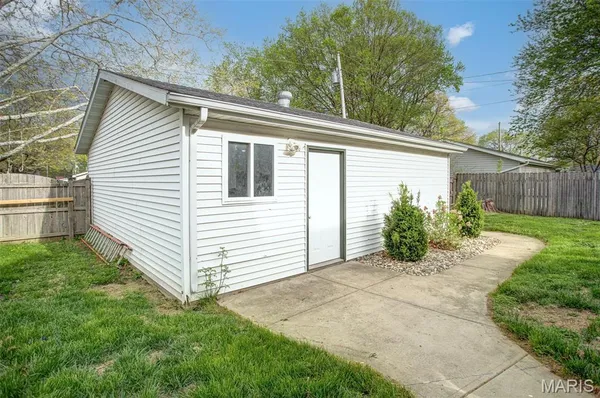 $220,000 | 709 Cypress Street, Highland, IL 62249