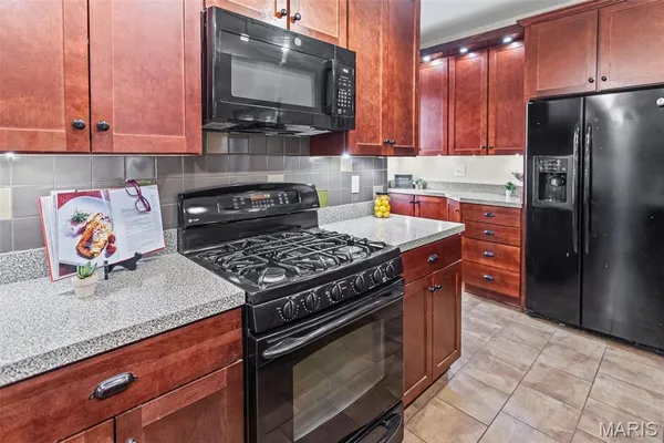 $220,000 | 709 Cypress Street, Highland, IL 62249