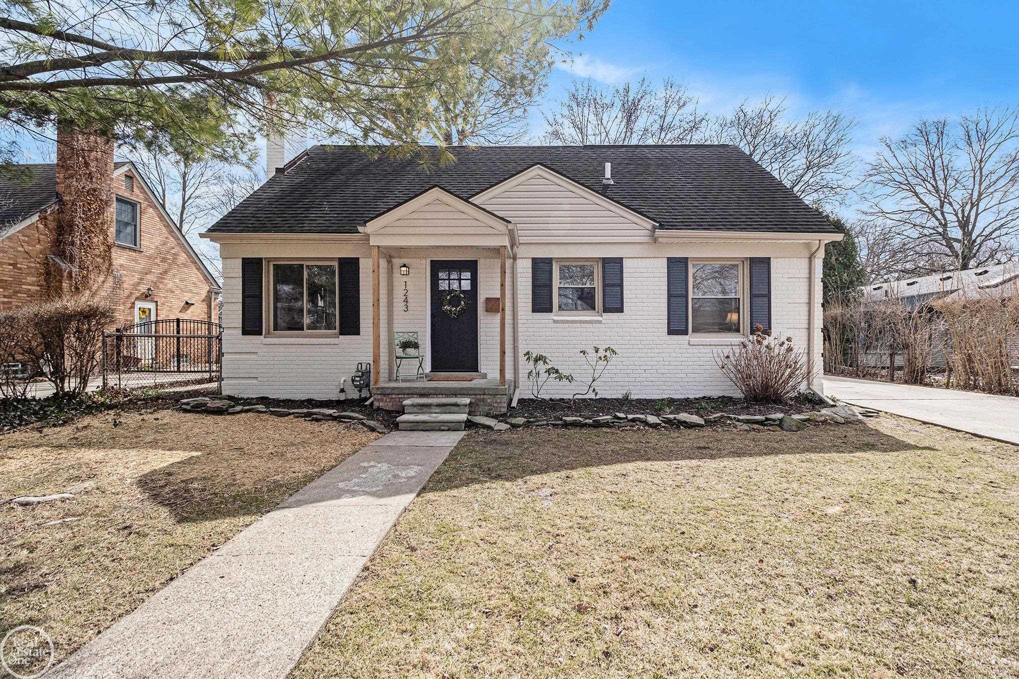1243 Hawthorne Road Grosse Pointe, MI 48236 - Photo 1 of 34 50169656-bbfbbd36-06cc-42ab-99aa-0f44eb5fd7e7.JPG