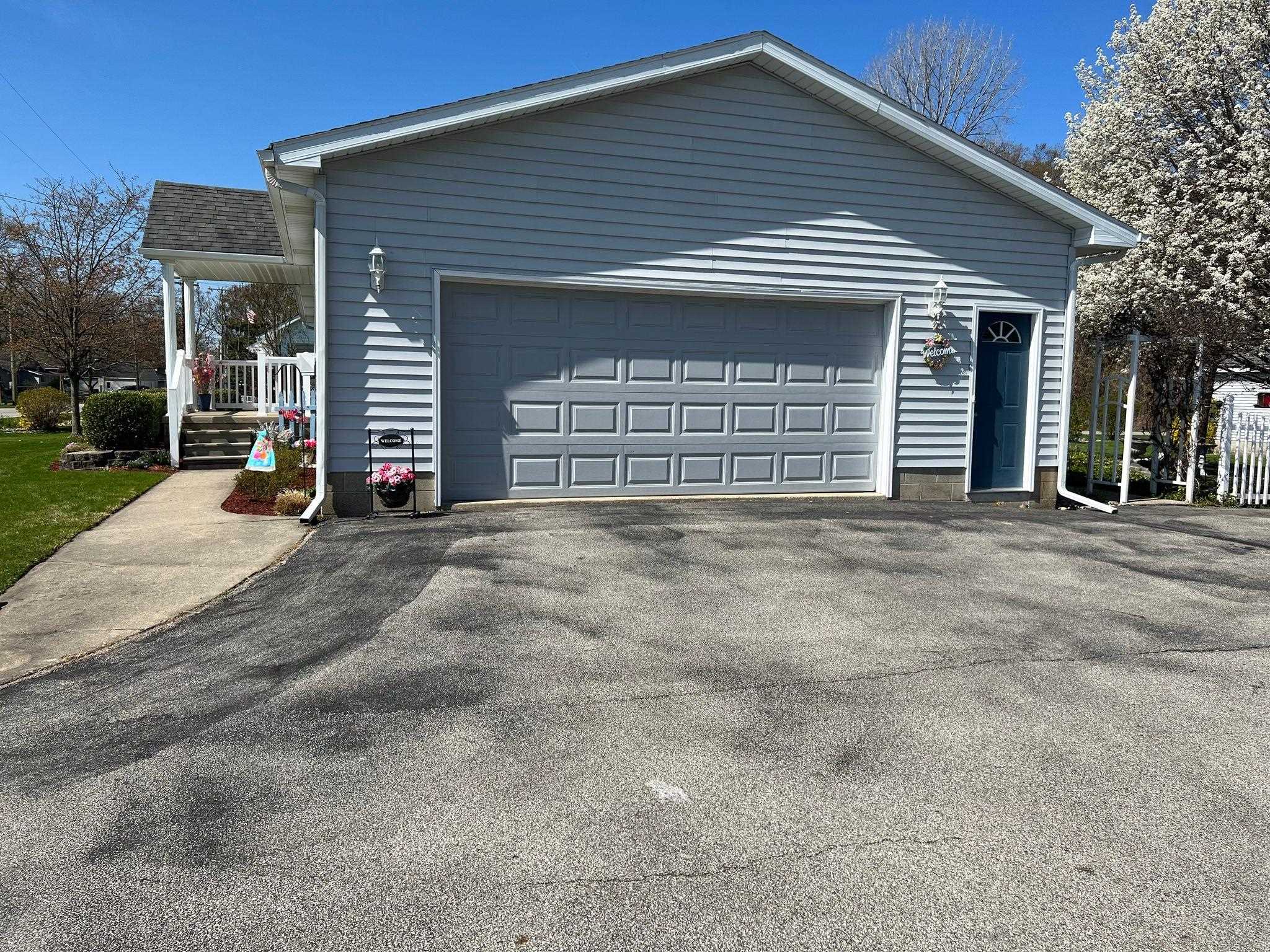 392 River Road Bay City, MI 48706 - Photo 2 of 22 Gallery Image 2