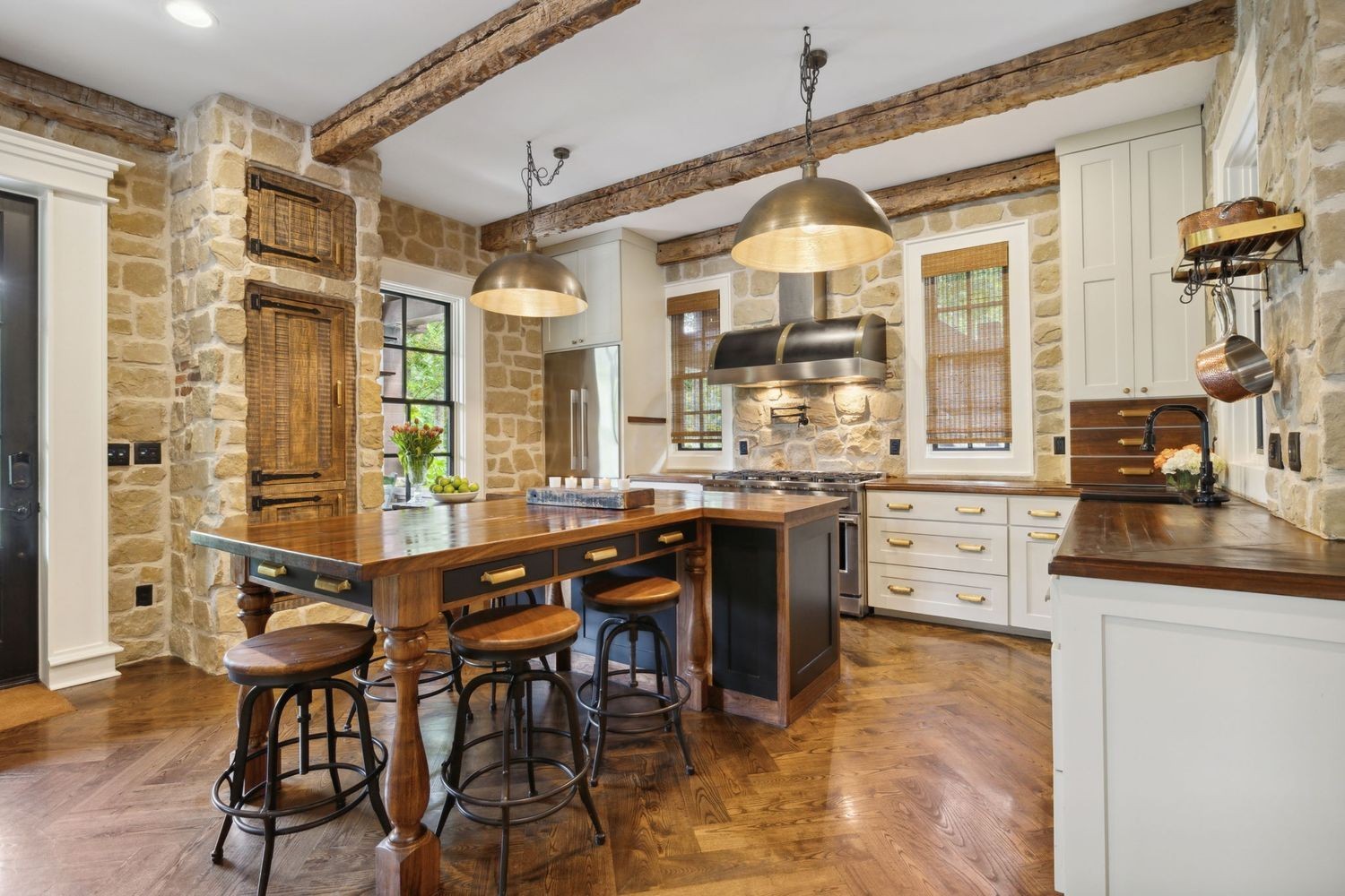 5715 Greenbrier Road Franklin, TN 37064 - Photo 40 of 72 a large kitchen with a table and chairs in it