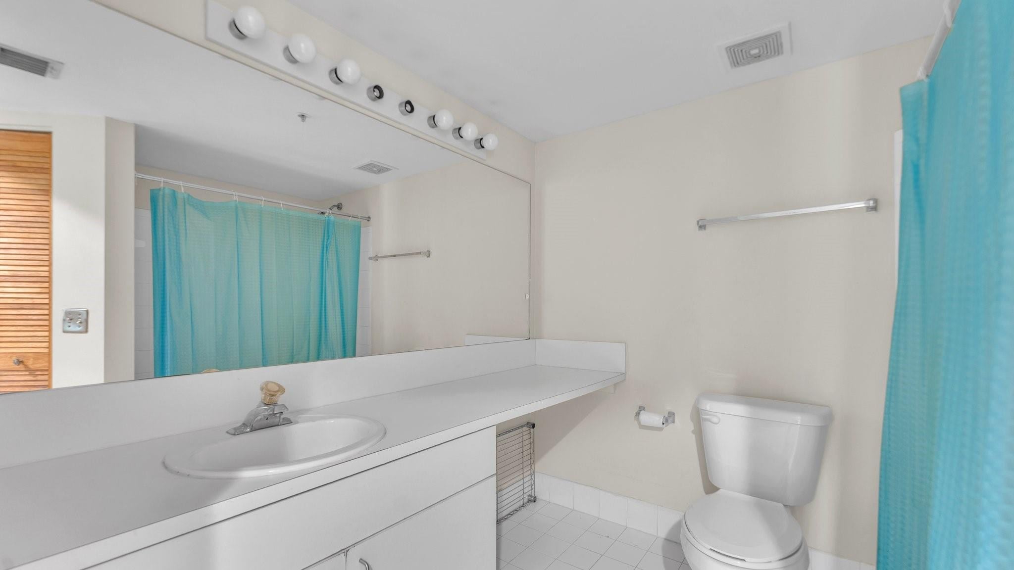 430 South Park Road, Unit 3303 Hollywood, FL 33021 - Photo 18 of 27 a bathroom with a sink and a toilet