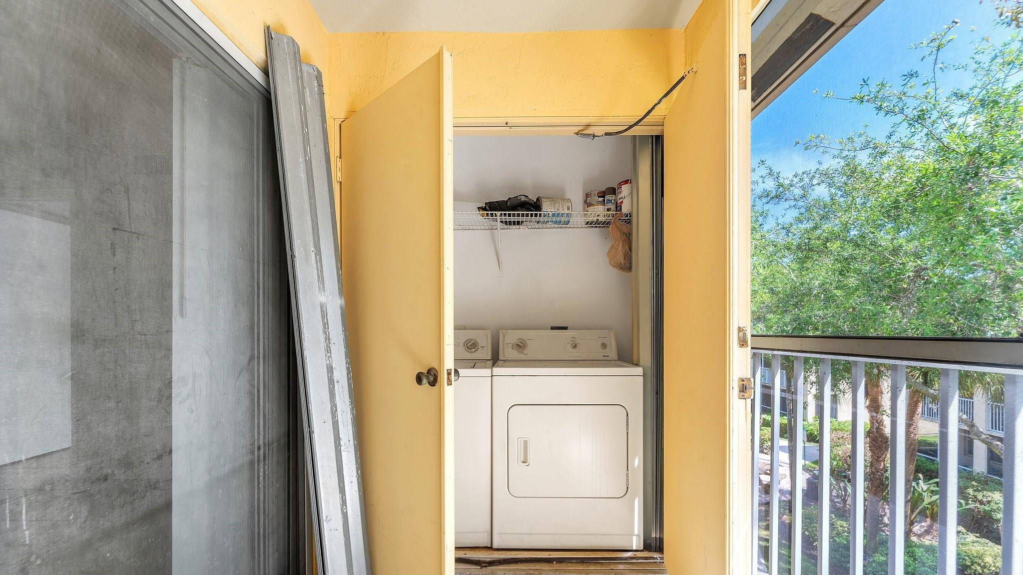 430 South Park Road, Unit 3303 Hollywood, FL 33021 - Photo 23 of 27 a bathroom with a shower and a sink