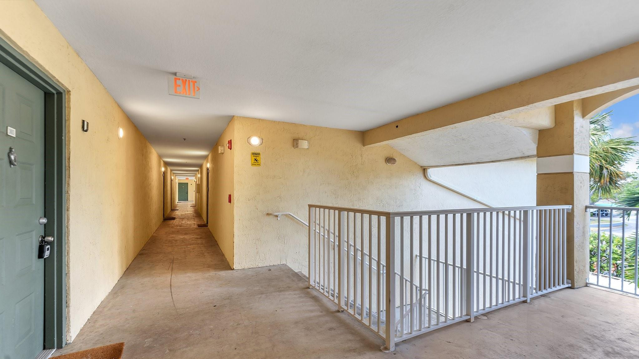 430 South Park Road, Unit 3303 Hollywood, FL 33021 - Photo 25 of 27 a view of a hallway with closet area