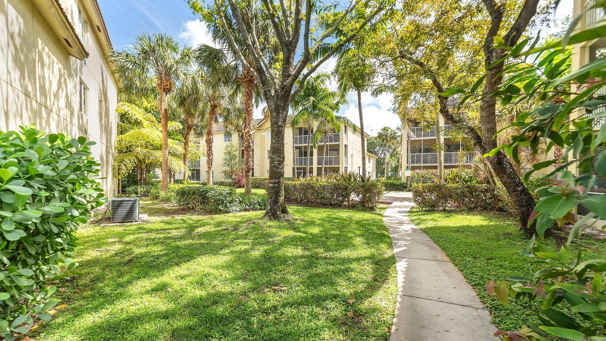 430 South Park Road, Unit 3303 Hollywood, FL 33021 - Photo 26 of 27 a house view with a garden space