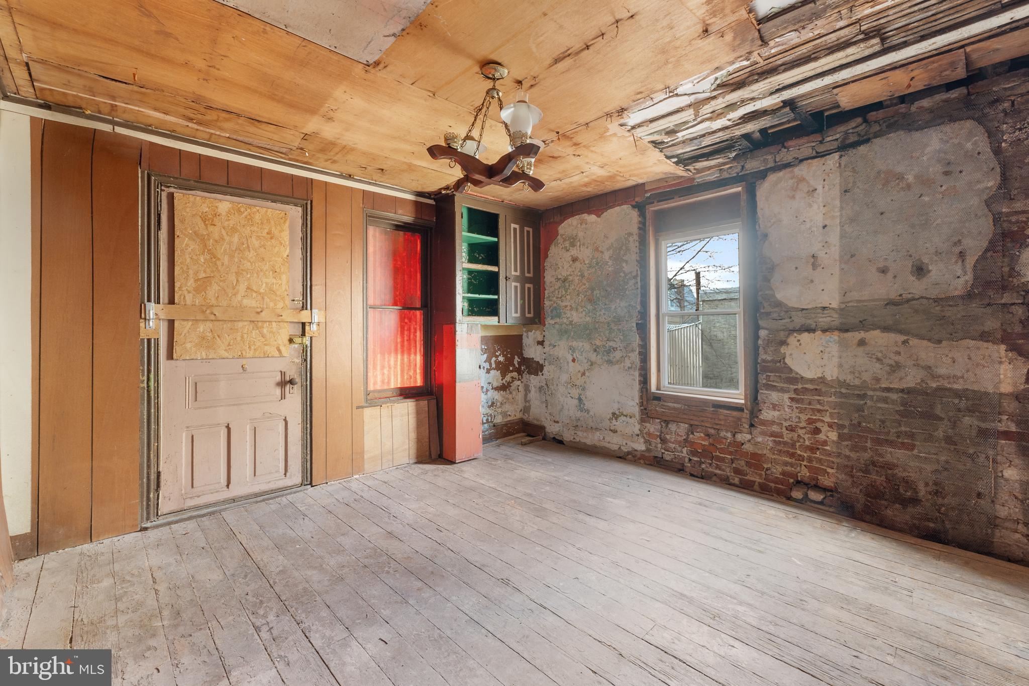 1228 Spring Street Reading, PA 19604 - Photo 8 of 21 Gallery Image 8