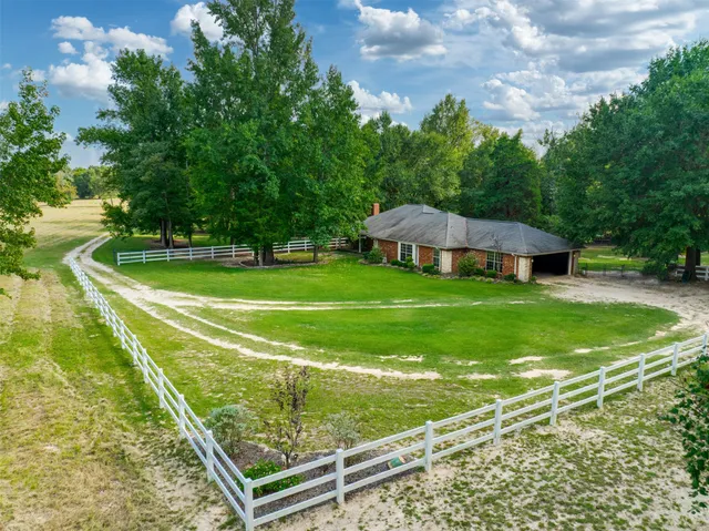 a view of a tennis court