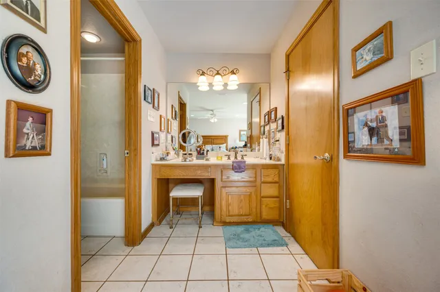 a view of an entryway and a livingroom