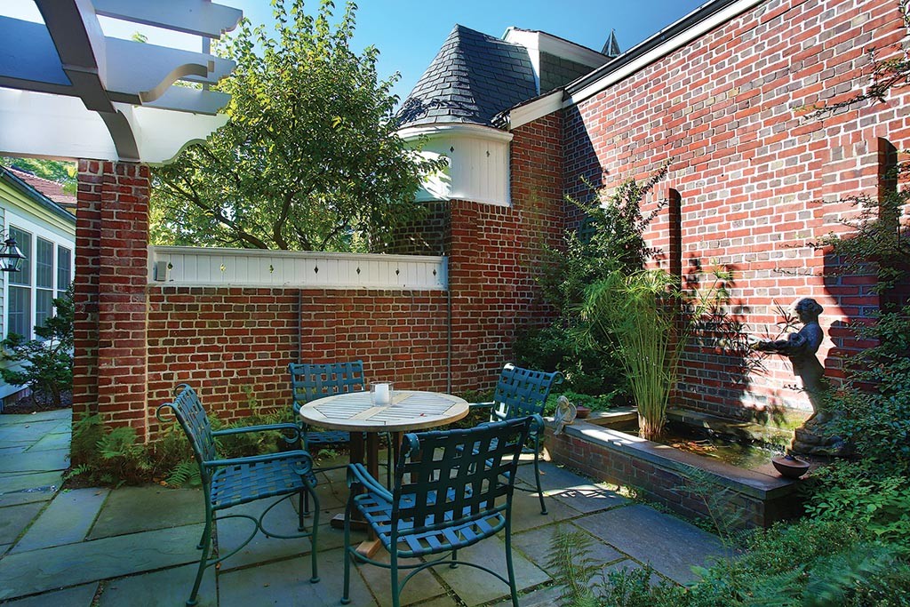 341 Commonwealth Avenue Newton, MA 02467 - Photo 9 of 11 a view of a chairs and table in the backyard