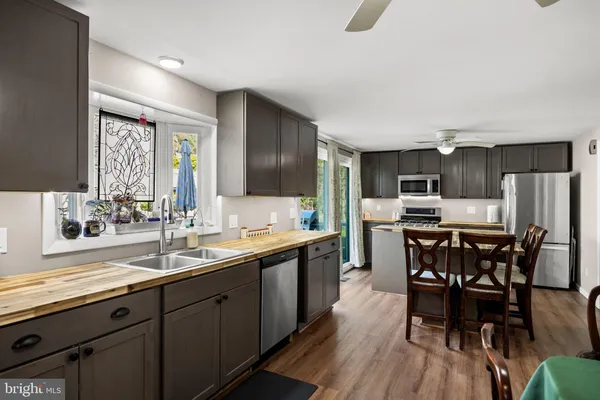 $695,000 | 2 Holly Drive, Medford, NJ 08055