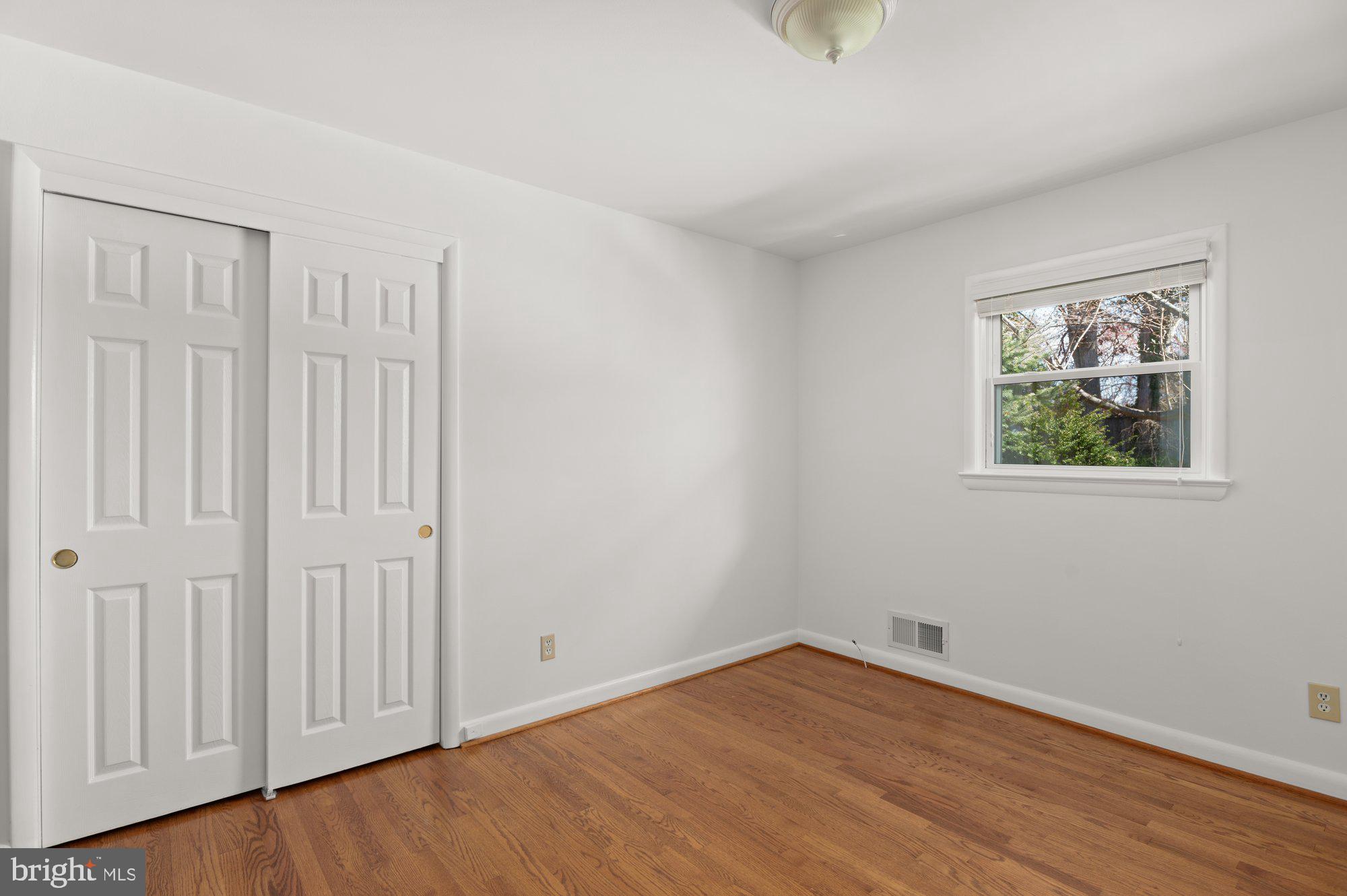 1533 Sinclair Drive McLean, VA 22101 - Photo 18 of 42 Guest Bedroom w/closet