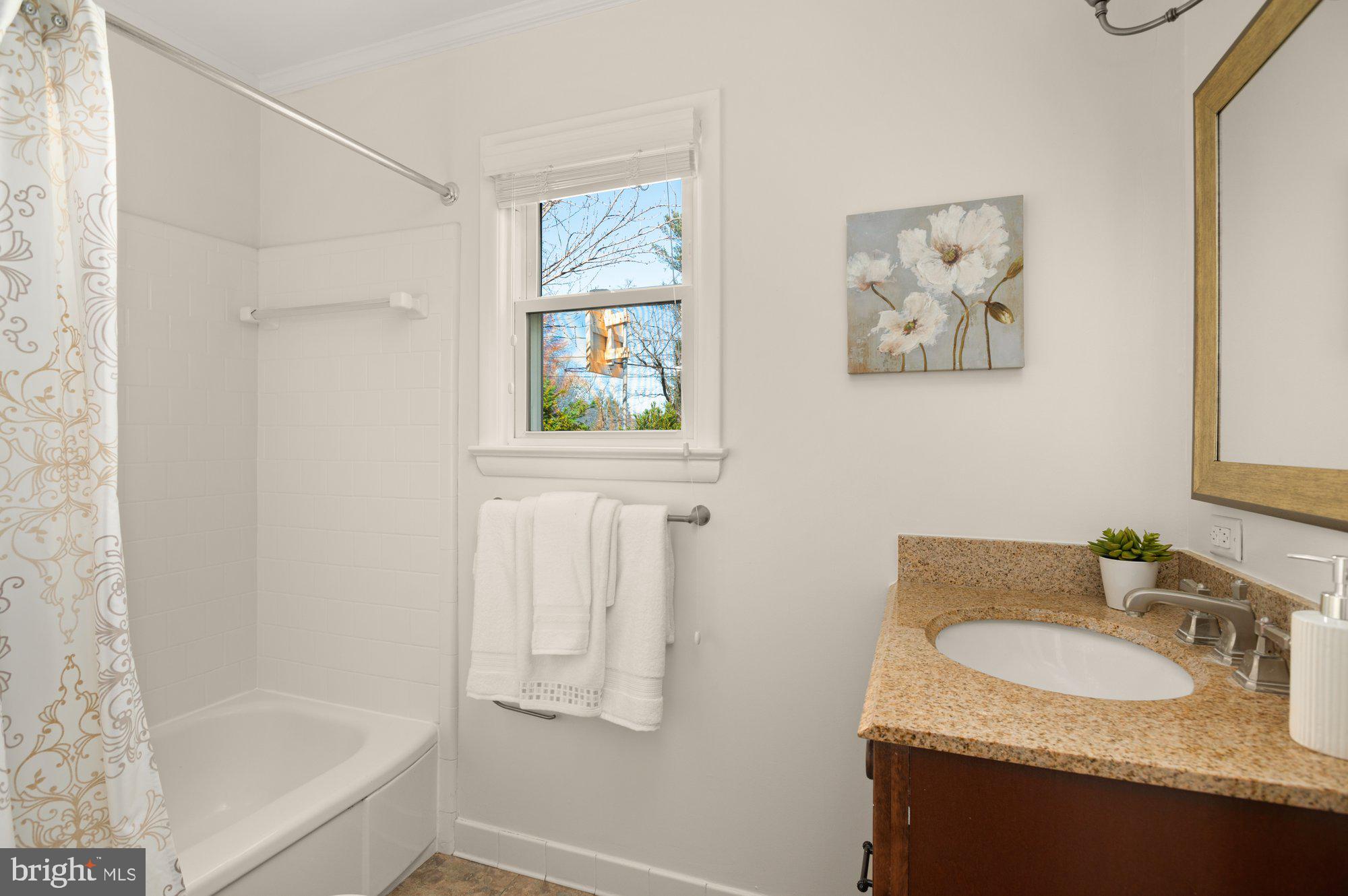 1533 Sinclair Drive McLean, VA 22101 - Photo 20 of 42 Hall bath