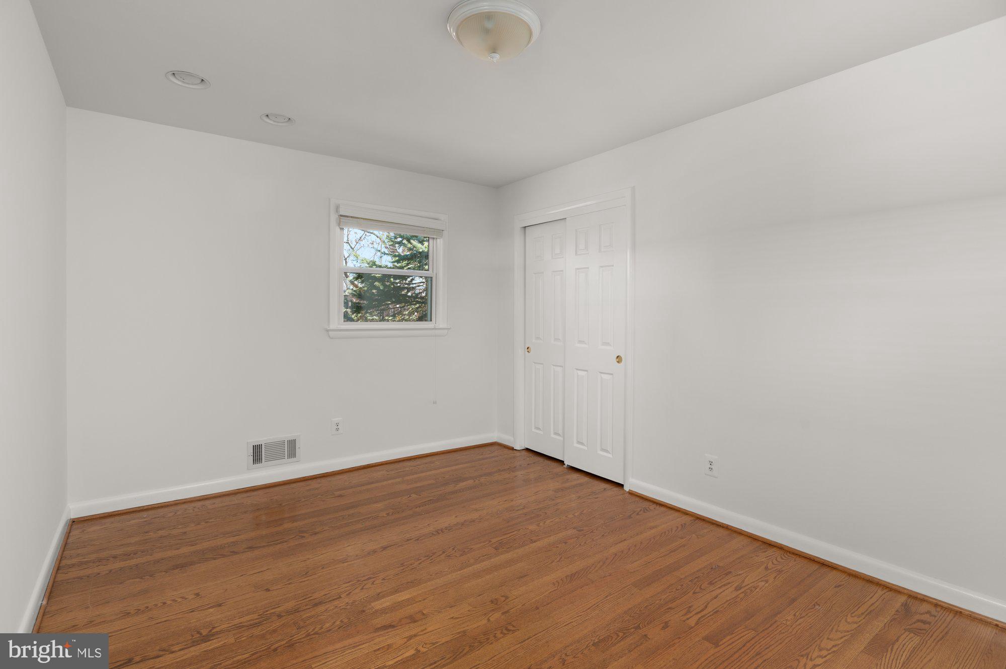 1533 Sinclair Drive McLean, VA 22101 - Photo 22 of 42 Guest Bedroom 2 w/closet