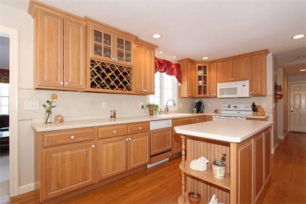 47 Richards Road Southborough, MA 01772 - Photo 4 of 21 Gallery Image 4