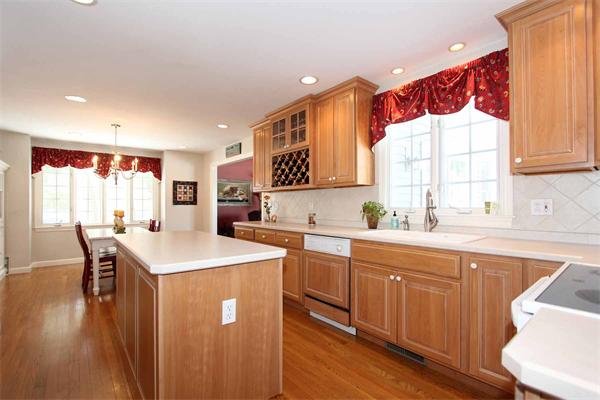 47 Richards Road Southborough, MA 01772 - Photo 5 of 21 Gallery Image 5