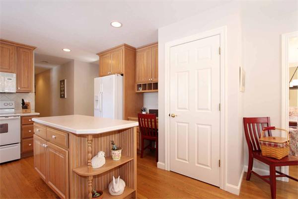 47 Richards Road Southborough, MA 01772 - Photo 6 of 21 Gallery Image 6