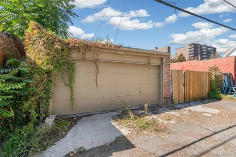 a view of a chairs and table in backyard
