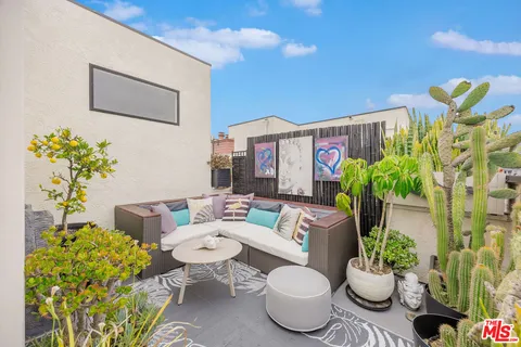 $1,379,000 | Undisclosed Address, Los Angeles, CA 90049