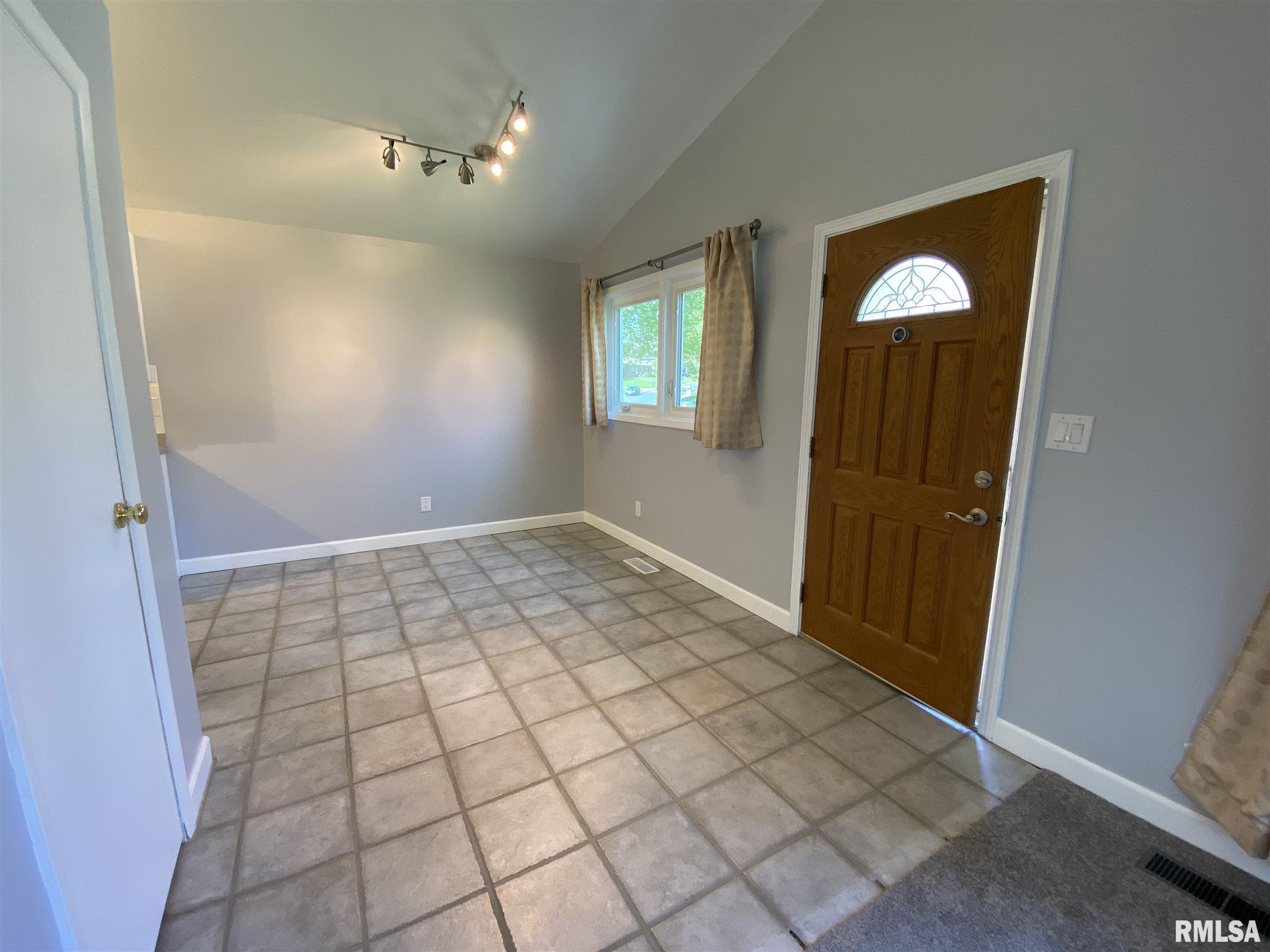 2634 West Overhill Road Peoria, IL 61615 - Photo 10 of 40 Gallery Image 10