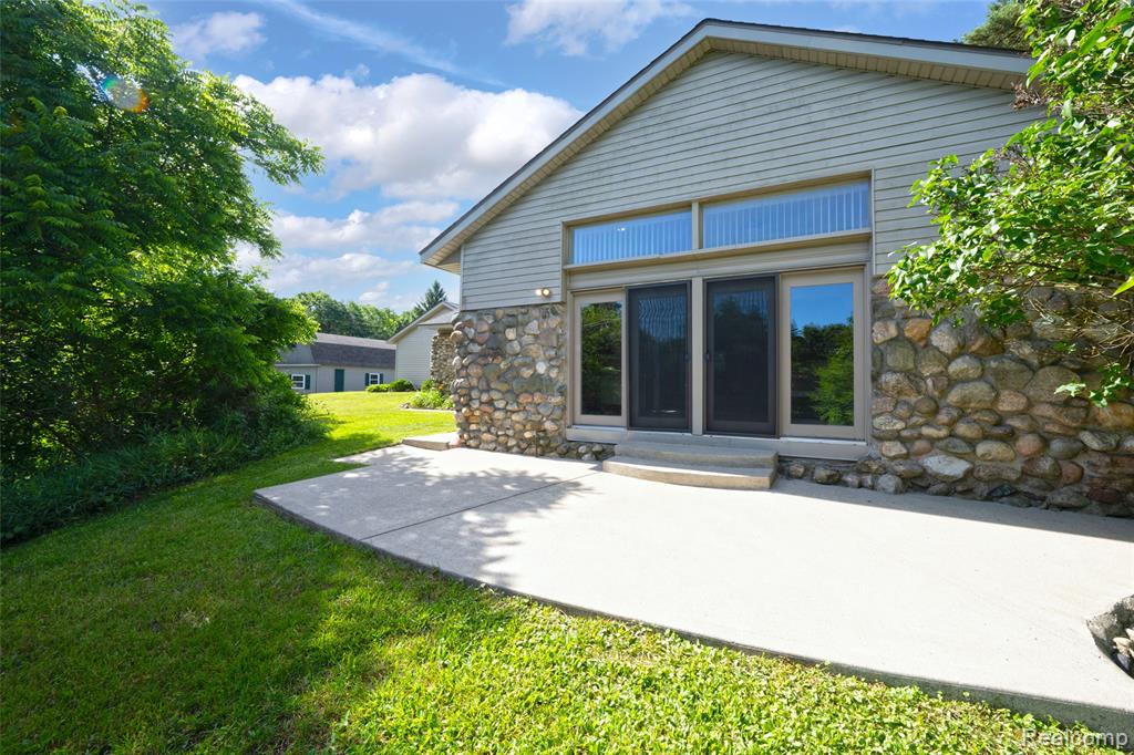 5370 Whipple Lake Road Clarkston, MI 48348 - Photo 42 of 51