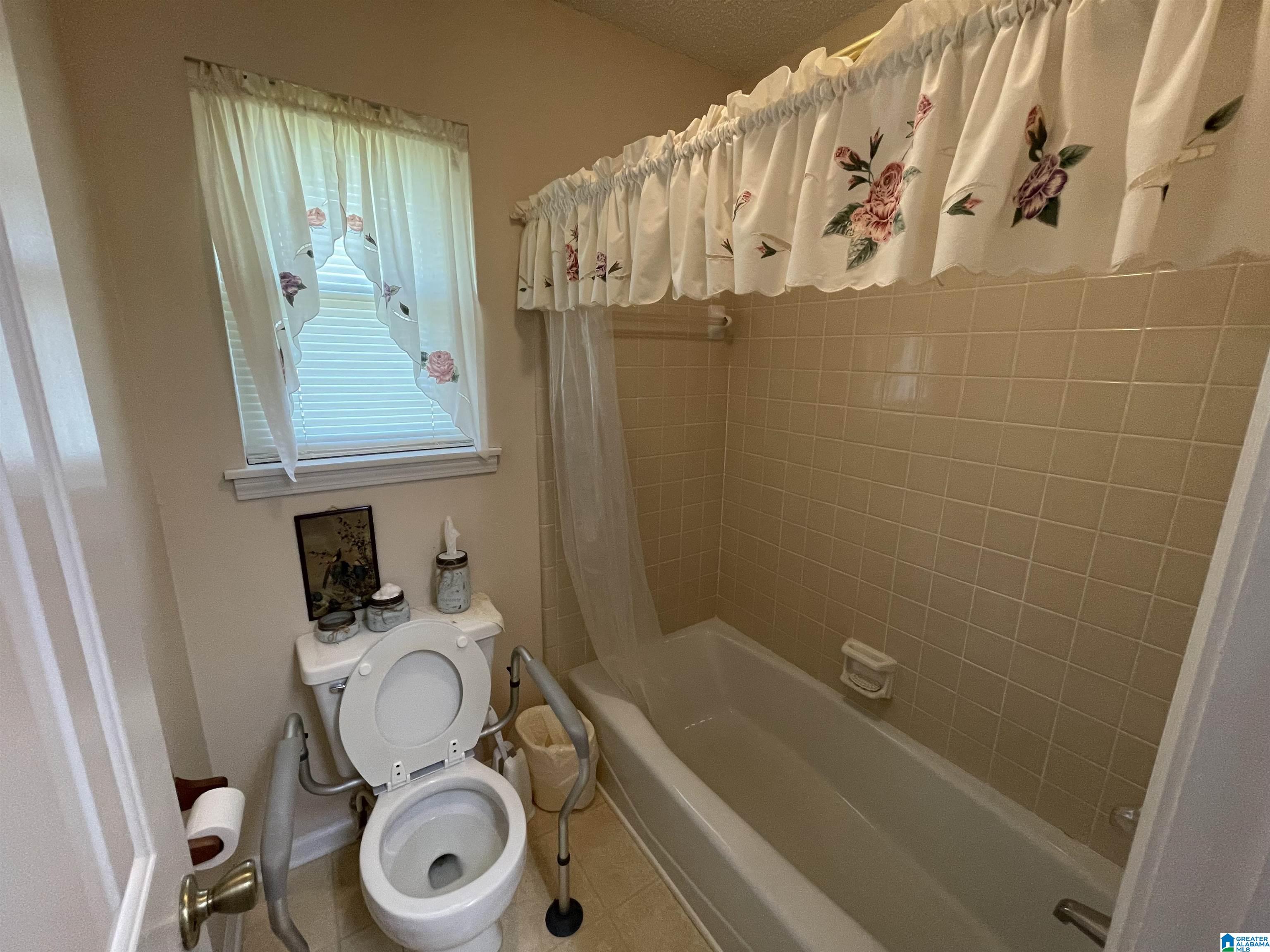 1301 Suncrest Road Bessemer, AL 35020 - Photo 20 of 29