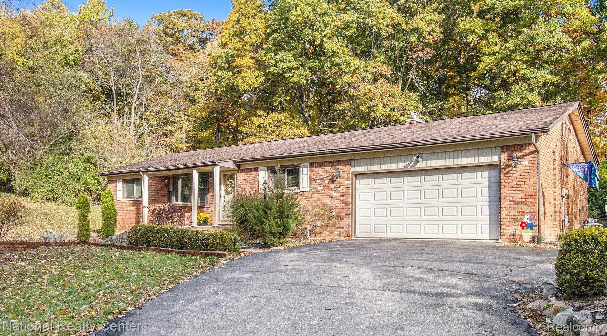 2437 Swarthout Road Pinckney, MI 48169 - Photo 4 of 30 Gallery Image 4