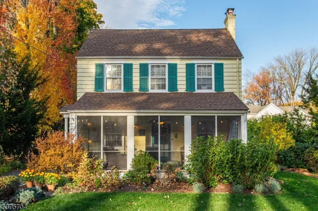 $799,900 | 31 Cleveland Road, Caldwell, NJ 07006