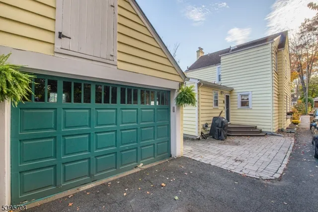 $799,900 | 31 Cleveland Road, Caldwell, NJ 07006