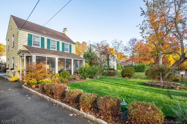 $799,900 | 31 Cleveland Road, Caldwell, NJ 07006