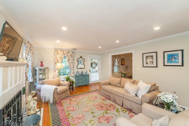 $799,900 | 31 Cleveland Road, Caldwell, NJ 07006