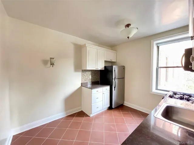 $2,300 | 321 Larchmont Acres, Unit 1B, Larchmont, NY 10538