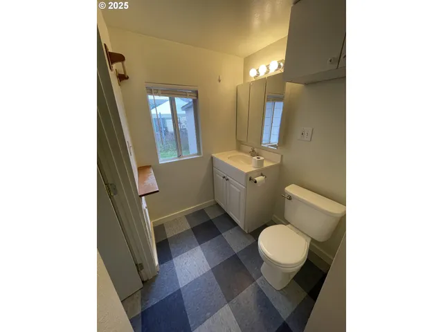 $285,000 | 1890 West 12th Avenue, Eugene, OR 97402