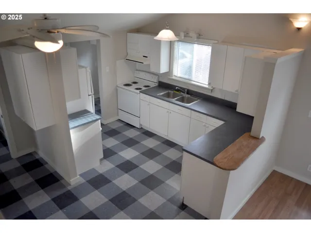 $285,000 | 1890 West 12th Avenue, Eugene, OR 97402