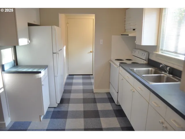 $285,000 | 1890 West 12th Avenue, Eugene, OR 97402