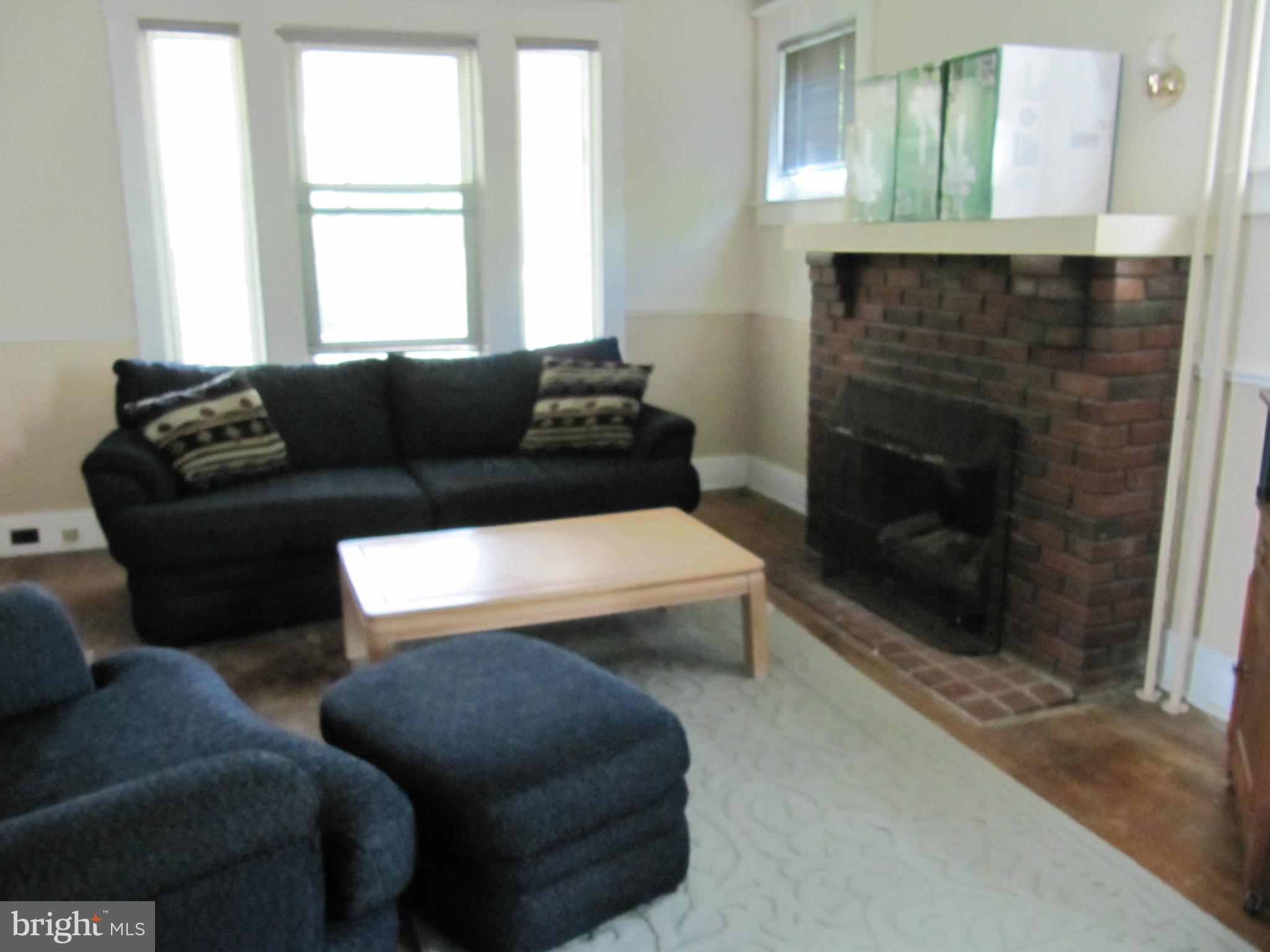 7516 Windsor Mill Road Baltimore, MD 21244 - Photo 3 of 15 Living Room
