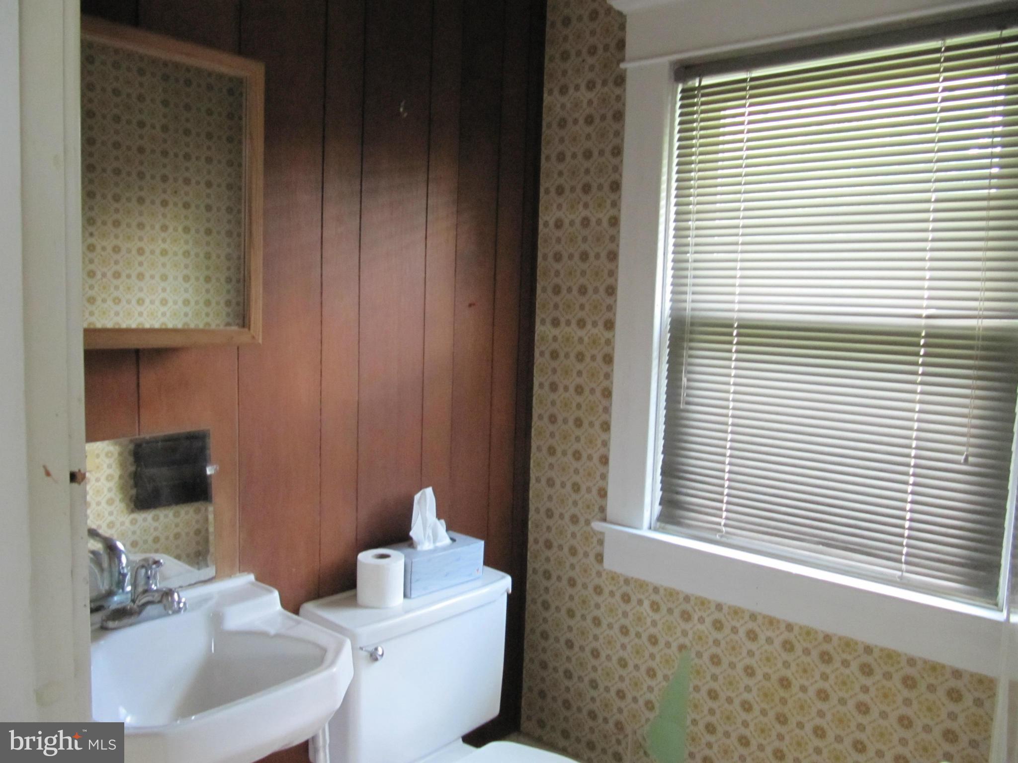7516 Windsor Mill Road Baltimore, MD 21244 - Photo 7 of 15 Bath