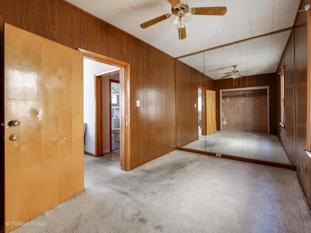 a view of gallery with a ceiling fan