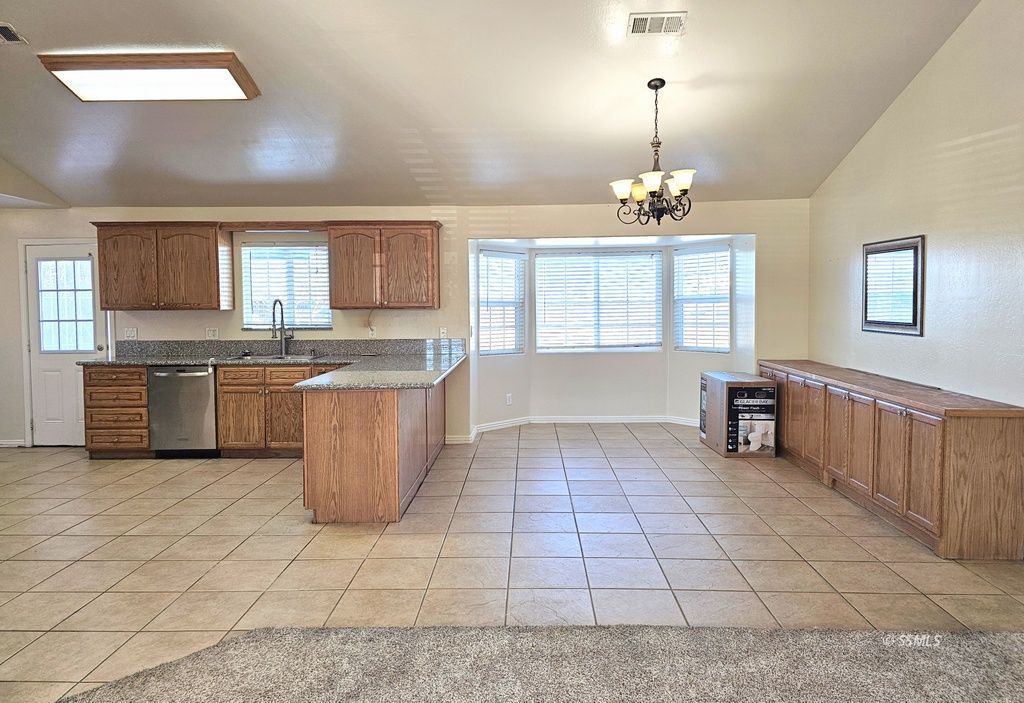 804 West Bataan Avenue Ridgecrest, CA 93555 - Photo 2 of 50