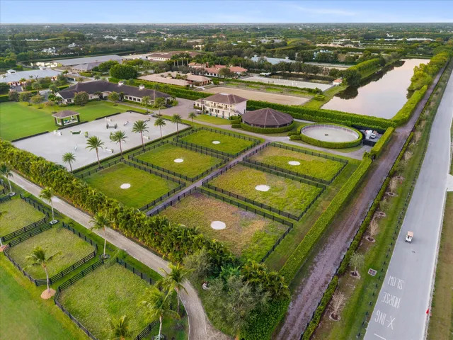 a view of an outdoor space