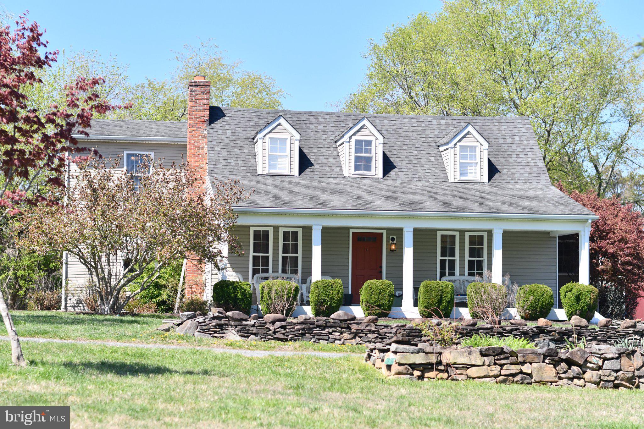Country Charm with lush greenery